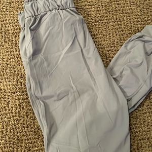 EUC Lululemon stretch, high-rise, jogger, rhino, gray size 6